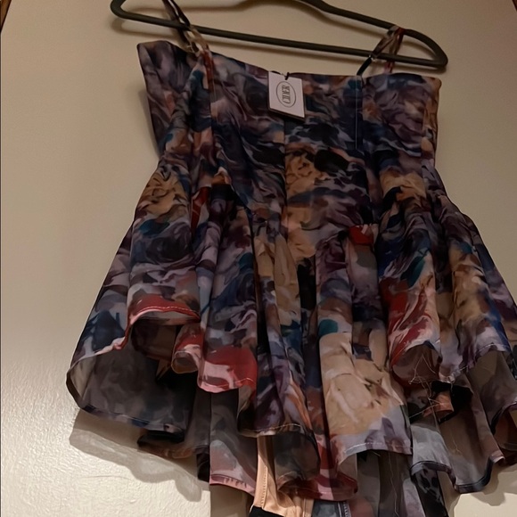 Floral Patterned dropwaist Mini Dress - Picture 4 of 8